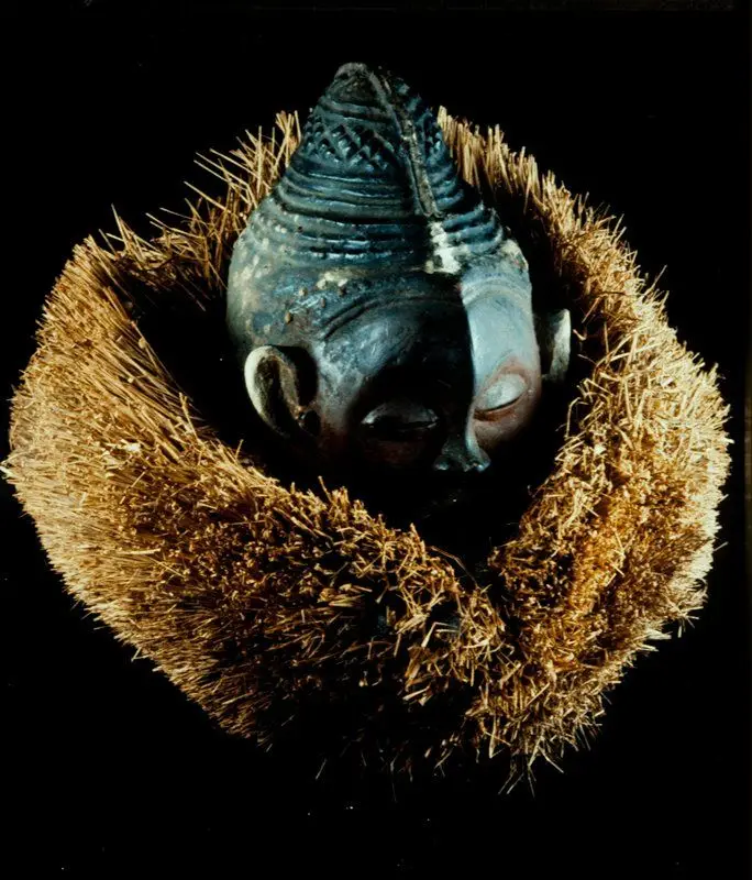 Initiation mask by Suku artist