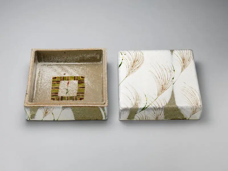 Ceramic box with pampas grass decoration by Furukawa Toshiko