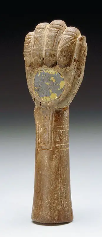 Hand with Mirror by Chimú artist