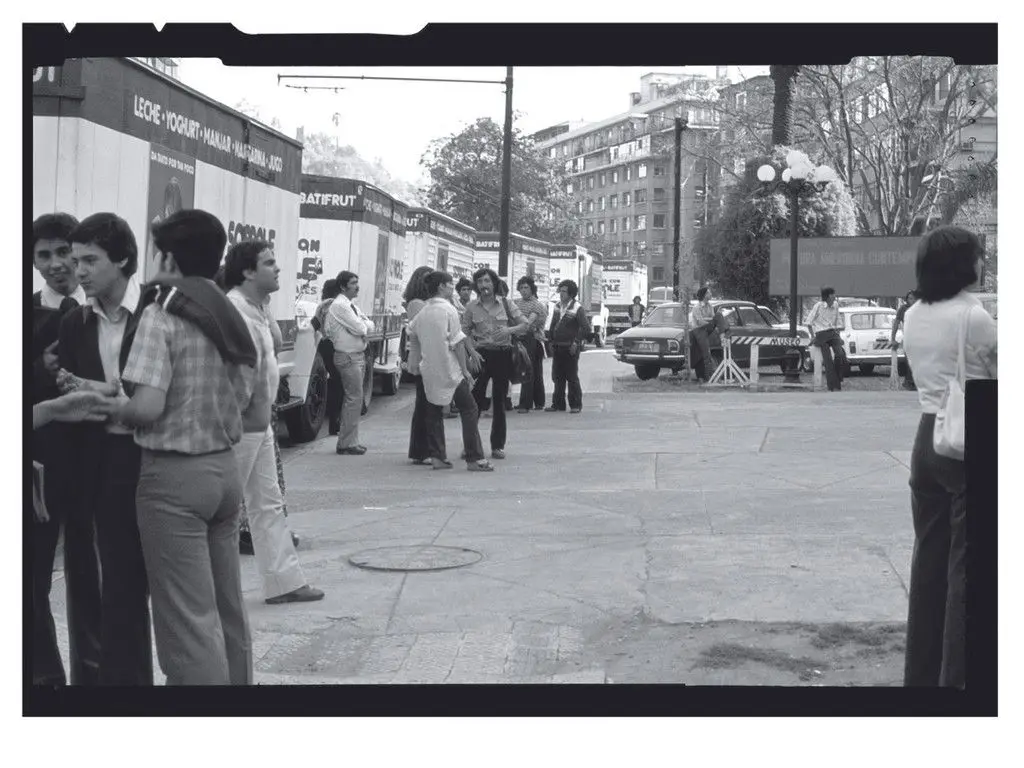 Inversión de Escena (Scene Inversion) by CADA (Colectivo Acciones de Arte), Raúl Zurita, Fernando Balcells, Diamela Eltit, Lotty Rosenfeld, Juan Castillo