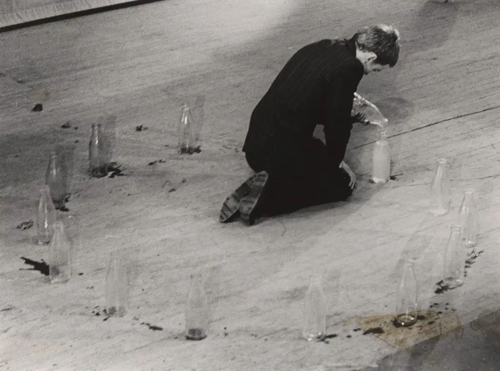 Zyklus for Water-Pails (1962), performed during Internationaal Programma Nieuwste Muziek, Nieuwste Theater, Nieuwste Literatuur, De Kleine Komedie, Amsterdam, December 18, 1963 by Tomas Schmit