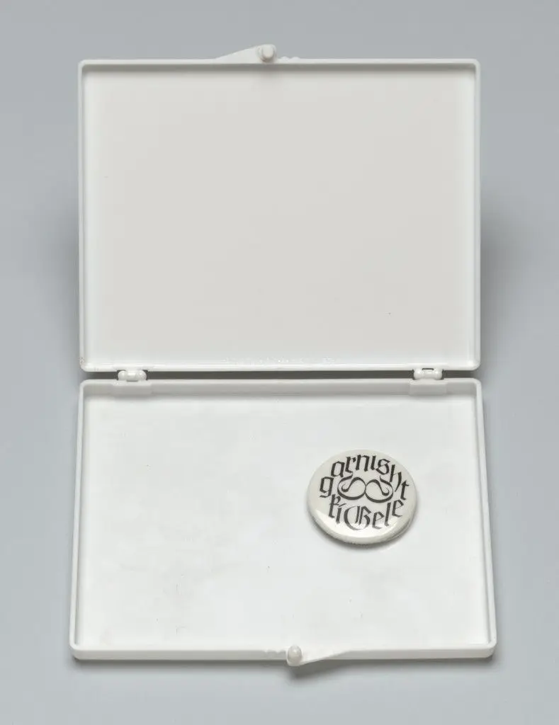 Garnisht Kigele by Ken Friedman