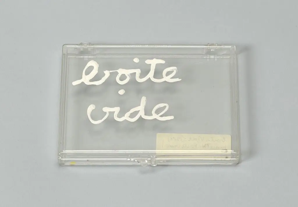 Boîte vide by Ben Vautier