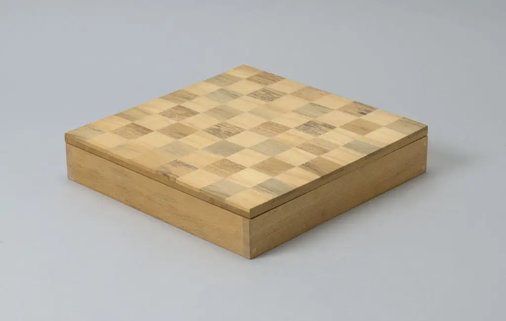 Weight Chess by Takako Saito