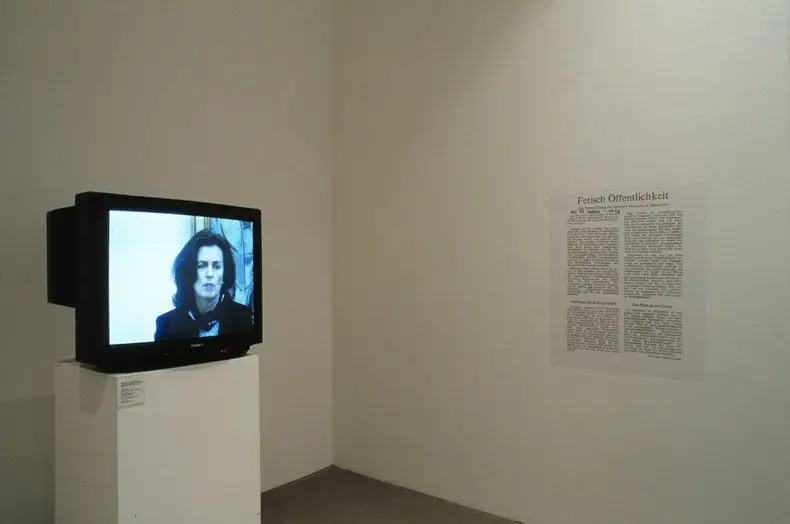 Eine Einführung In Das Sprengel Museum Hannover (An Introduction to the Sprengel Museum Hannover) by Andrea Fraser