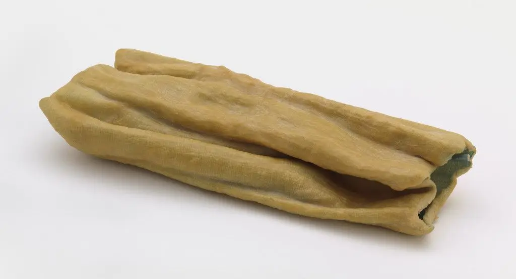 Enclosed from 7 Objects/69 by Eva Hesse