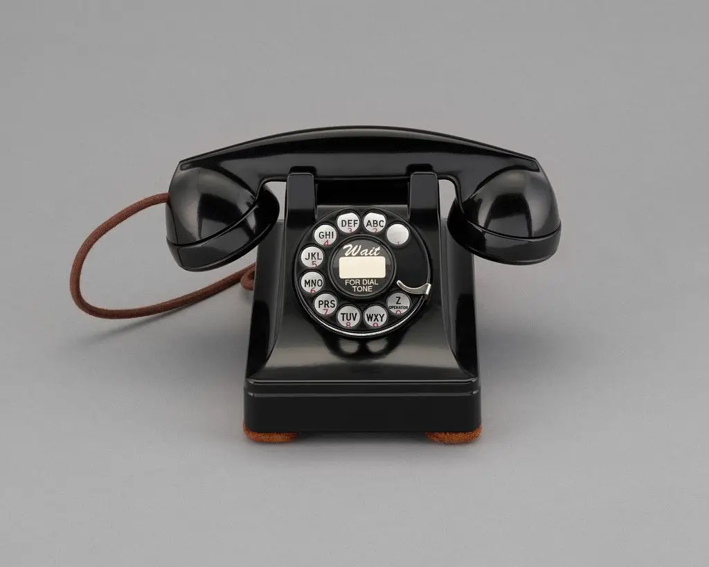 Rotary Telephone (model 302) by Henry Dreyfuss