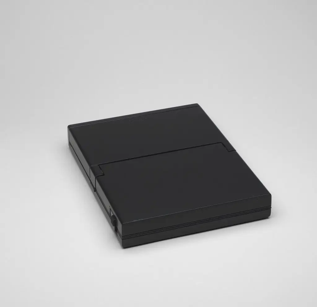 Compass Portable Computer by Bill Moggridge, Stephen Hobson, Glenn Edens