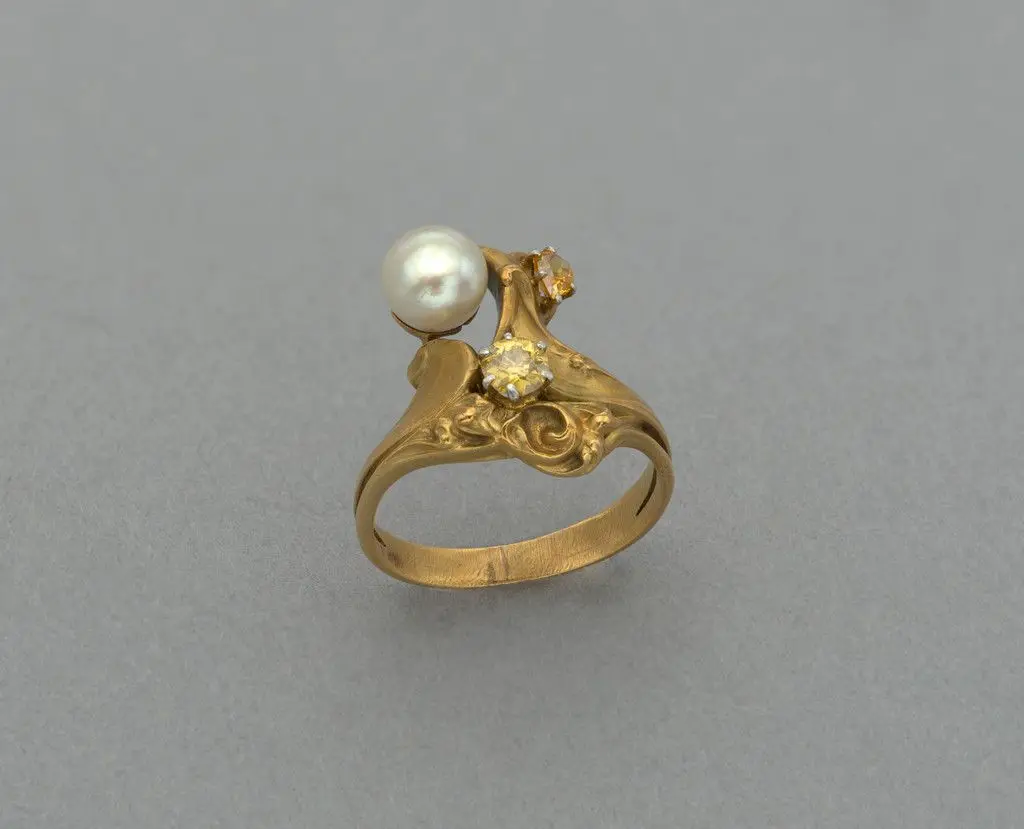 Ring by Hector Guimard