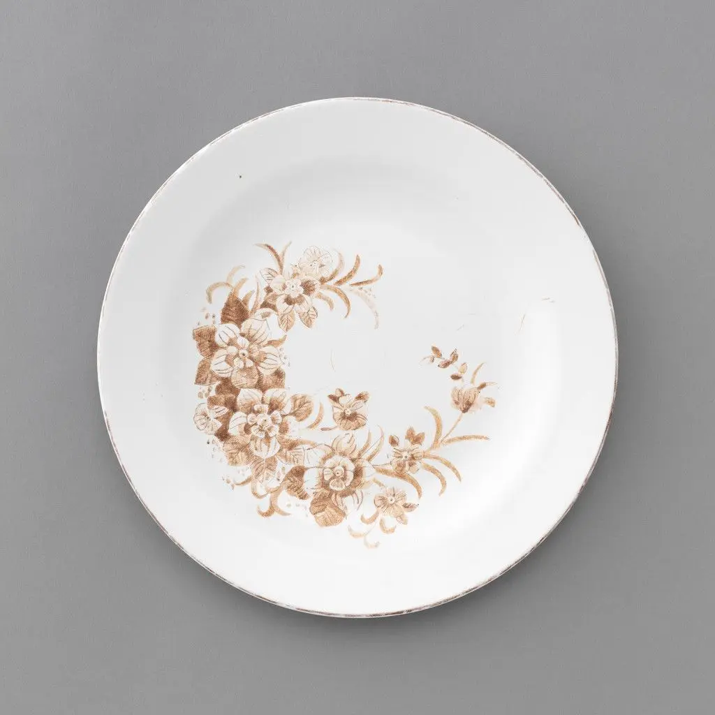 Damaged Goods\Piece 2 by Caroline Slotte