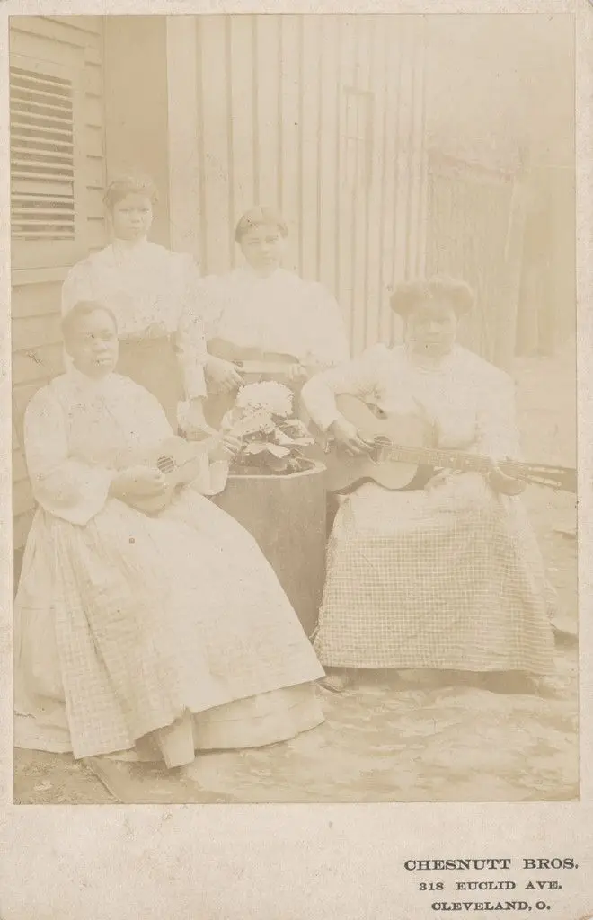 Untitled by Chesnutt Brothers Studio, Andrew Chesnutt, Lewis Chesnutt