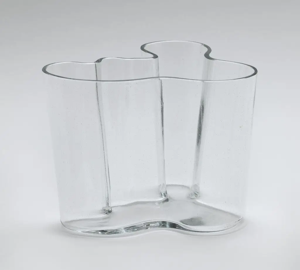 Vase (model 3031 / Savoy) by Alvar Aalto