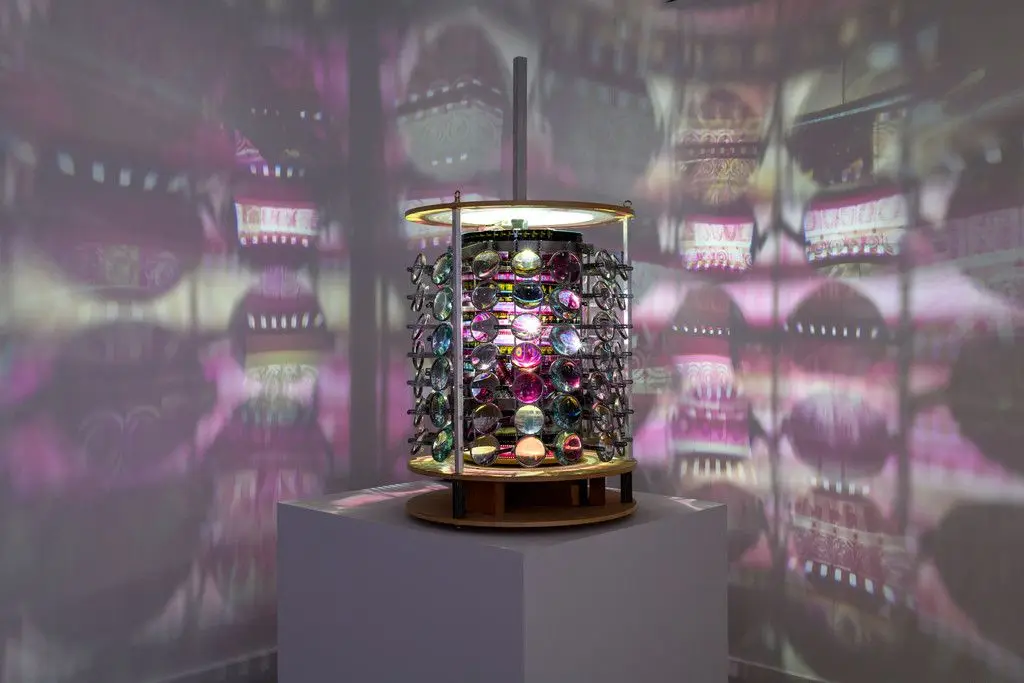 Cylinder Projector by Kō Nakajima