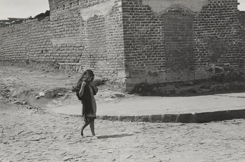Tacubaya, Mexico by Helen Levitt