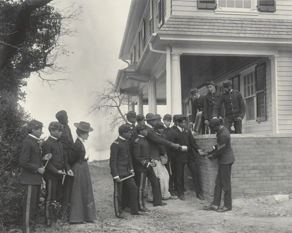 Arithmetic. Lesson under a student mason by Frances Benjamin Johnston