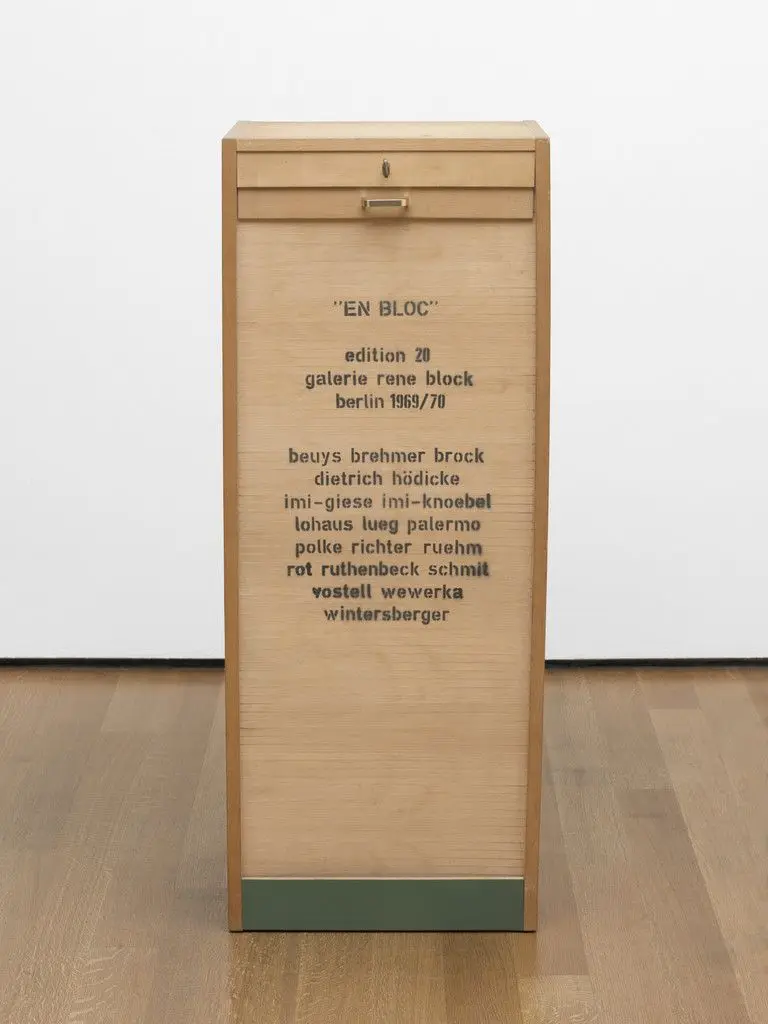 En Bloc by Various Artists, Joseph Beuys, K. P. Brehmer, Bazon Brock, Hans Joachim Dietrich, Rainer (Imi) Giese, K. H. Hödicke, Imi Knoebel, Bernd Lohaus, Konrad Lueg, Blinky Palermo, Sigmar Polke, Gerhard Richter, Dieter Roth, Gerhard Rühm, Reiner Ruthenbeck, Tomas Schmit, Wolf Vostell, Stefan Wewerka, Lambert Maria Wintersberger