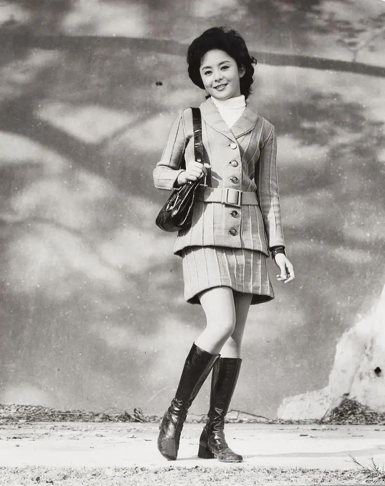 Female movie stars and celebrity portraits—Margaret Hsing (Winter 1971) by Yau Leung