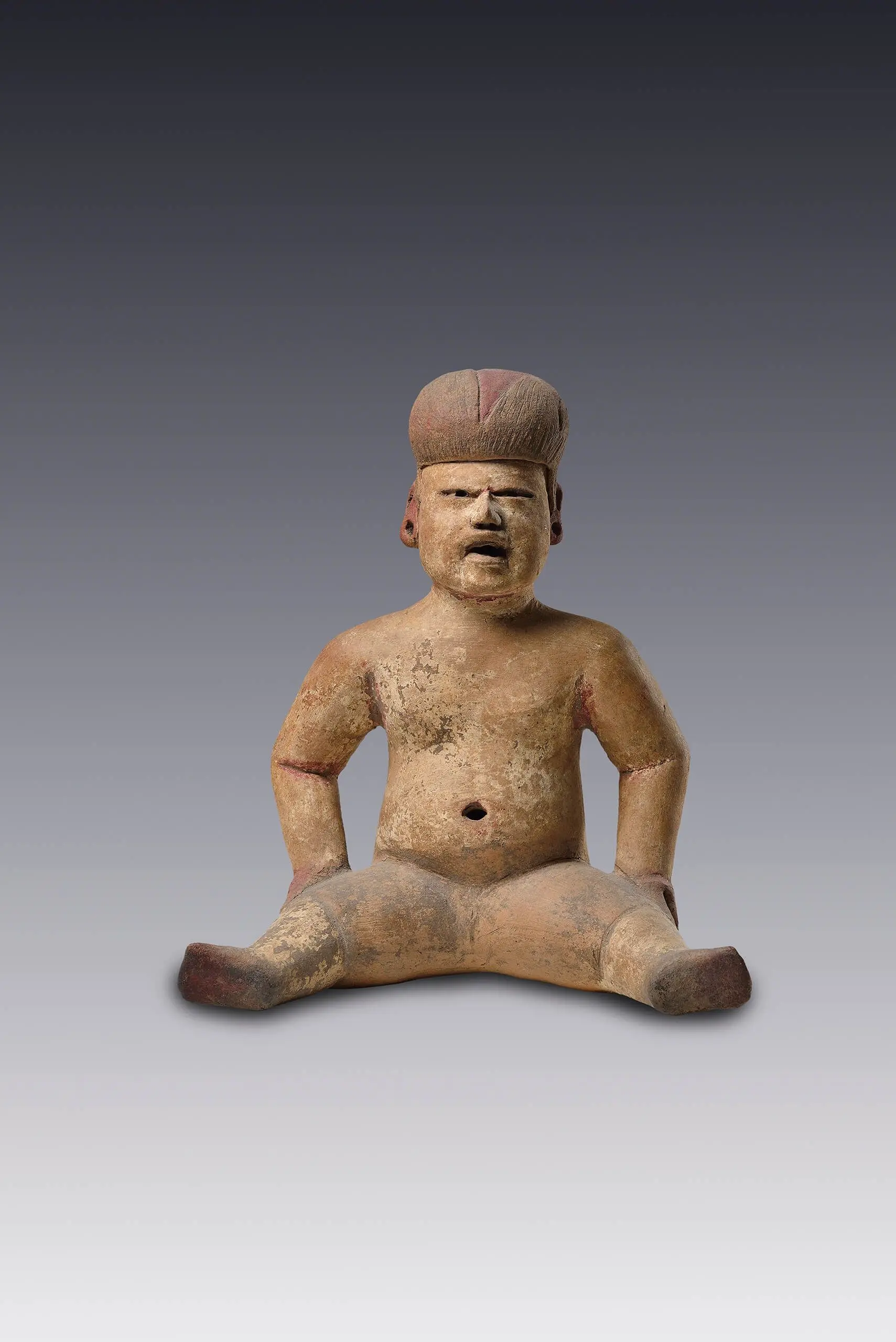 Figura humana sentada by Olmeca