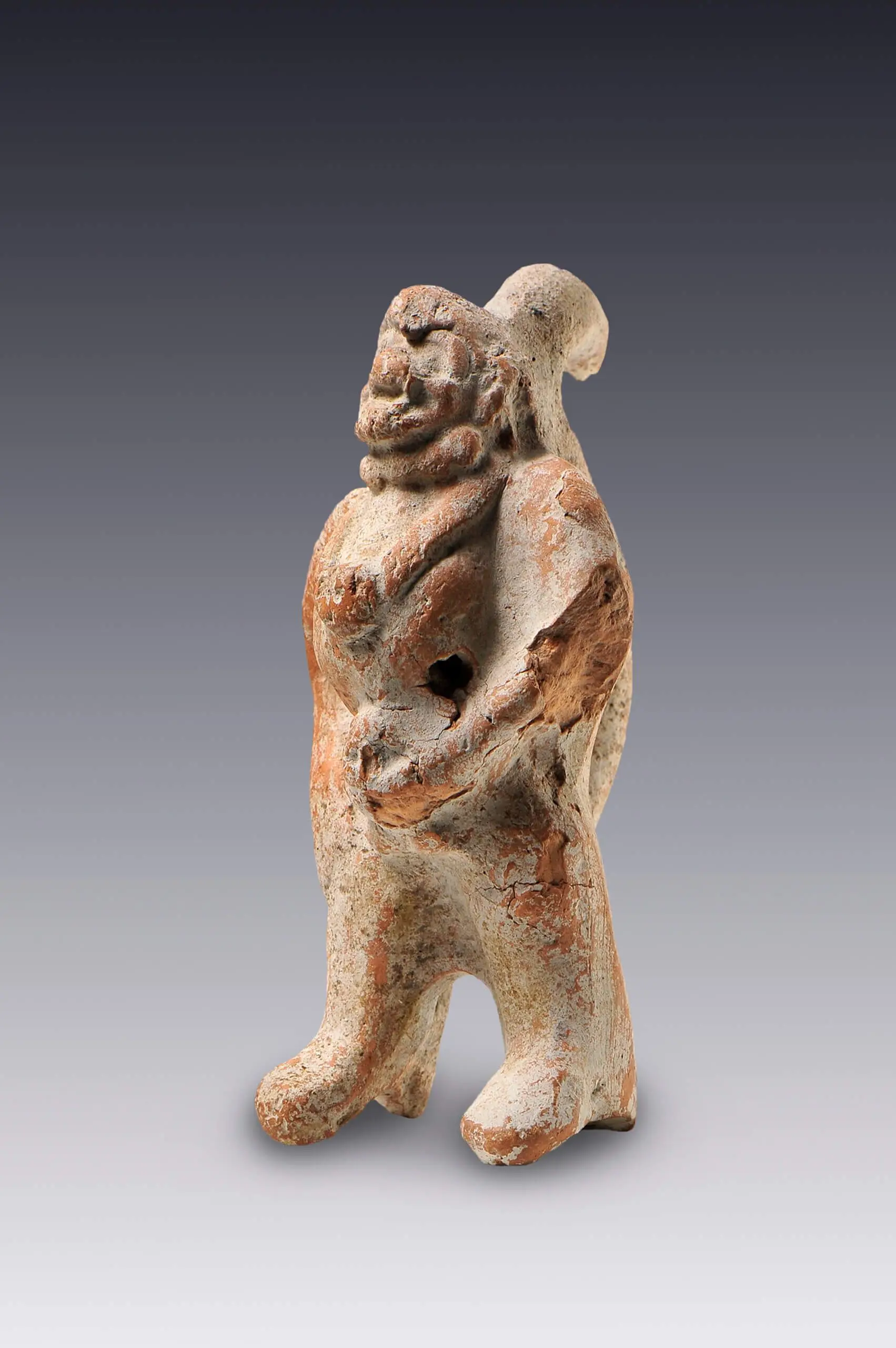 Silbato con la figura de un mono antropomorfo by Maya