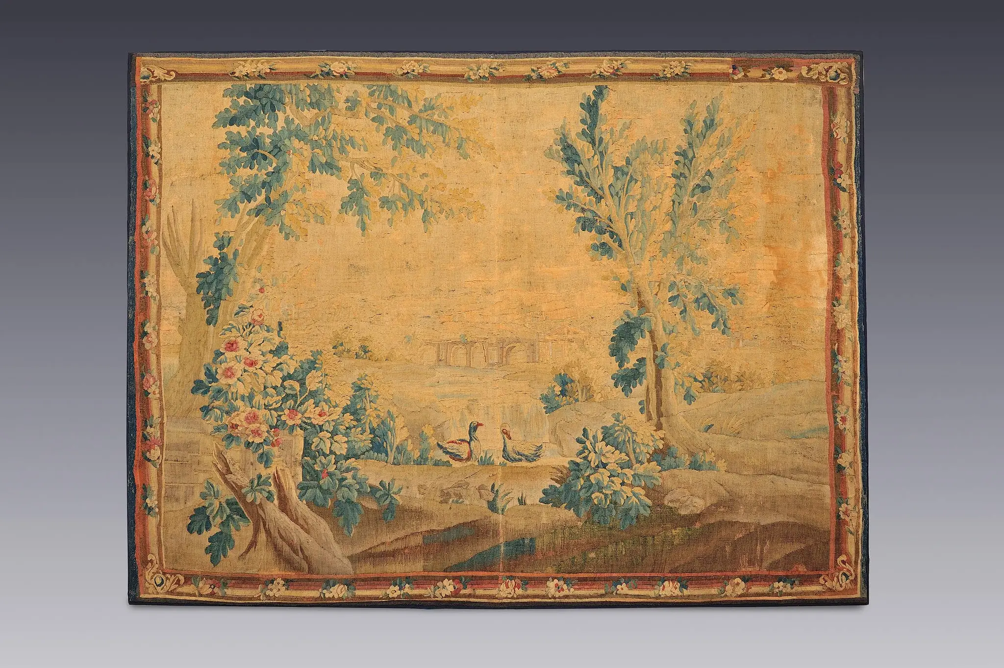 Tapiz con escenas campestres by Anonimo frances o flamenco