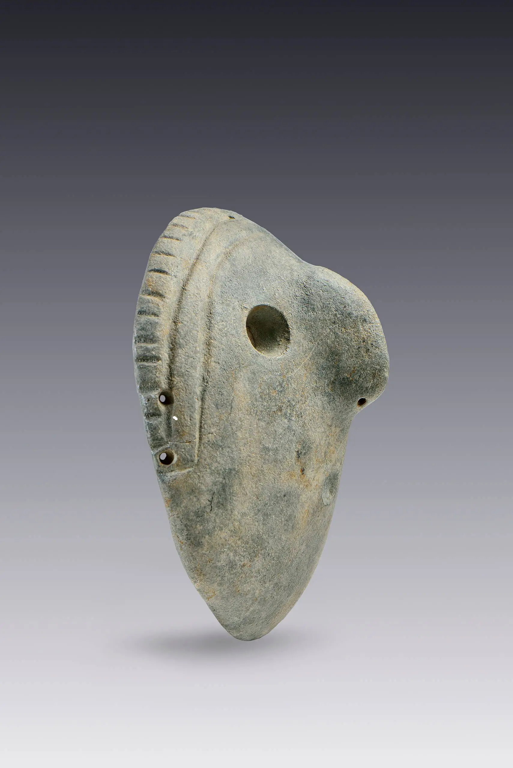 Mascara antropomorfa con rasgos abstractos by Desconocida