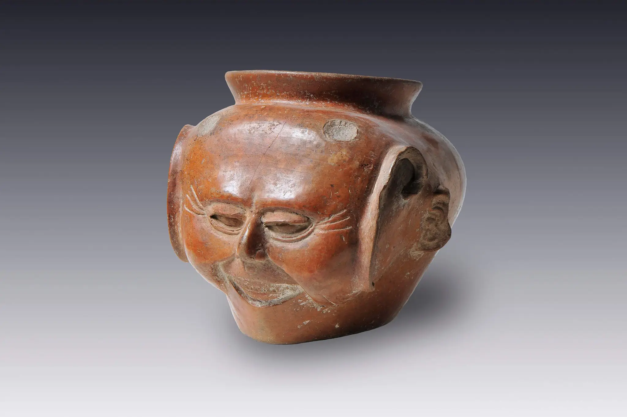 Olla con efigie de un rostro viejo by Veracruz