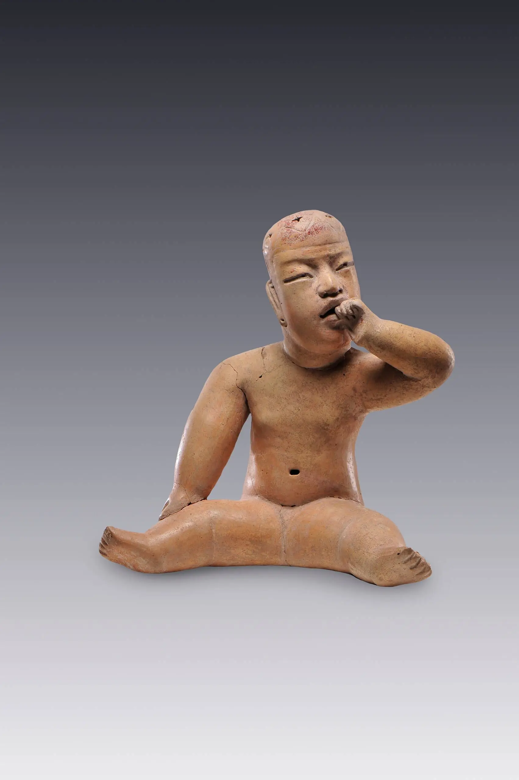 Hombre que se lleva la mano a la boca by Olmeca