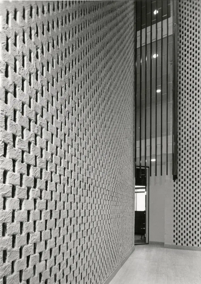 Den amerikanske ambassaden i Oslo [Fotografi] by Saarinen, Eero