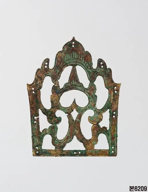 Gilt-bronze Mountain-Shaped Ornament by Unknown artist