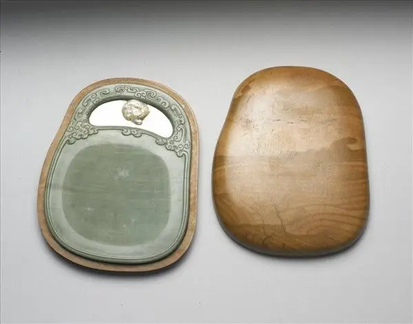 Inkstone with mother-of-pearl and fitted box featuring natural landscape by Unknown artist