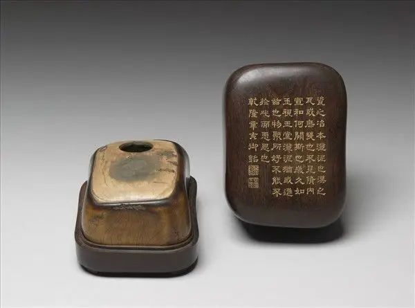 Porcelain inkstone in yellow glaze by Unknown artist