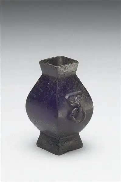 Bronze fang vessel with ring handles by Unknown artist
