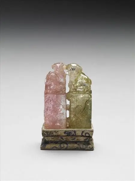 Tourmaline seal with dual-coloured carvings, stamp uncut by Unknown artist