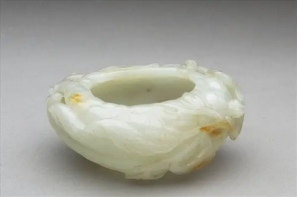 Jade water holder in the shape of a Buddha's hand citron by Unknown artist