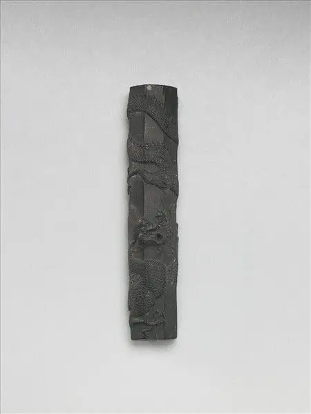 Inkcake with inscription of "Qinglin sui" and dragon pattern by Unknown artist