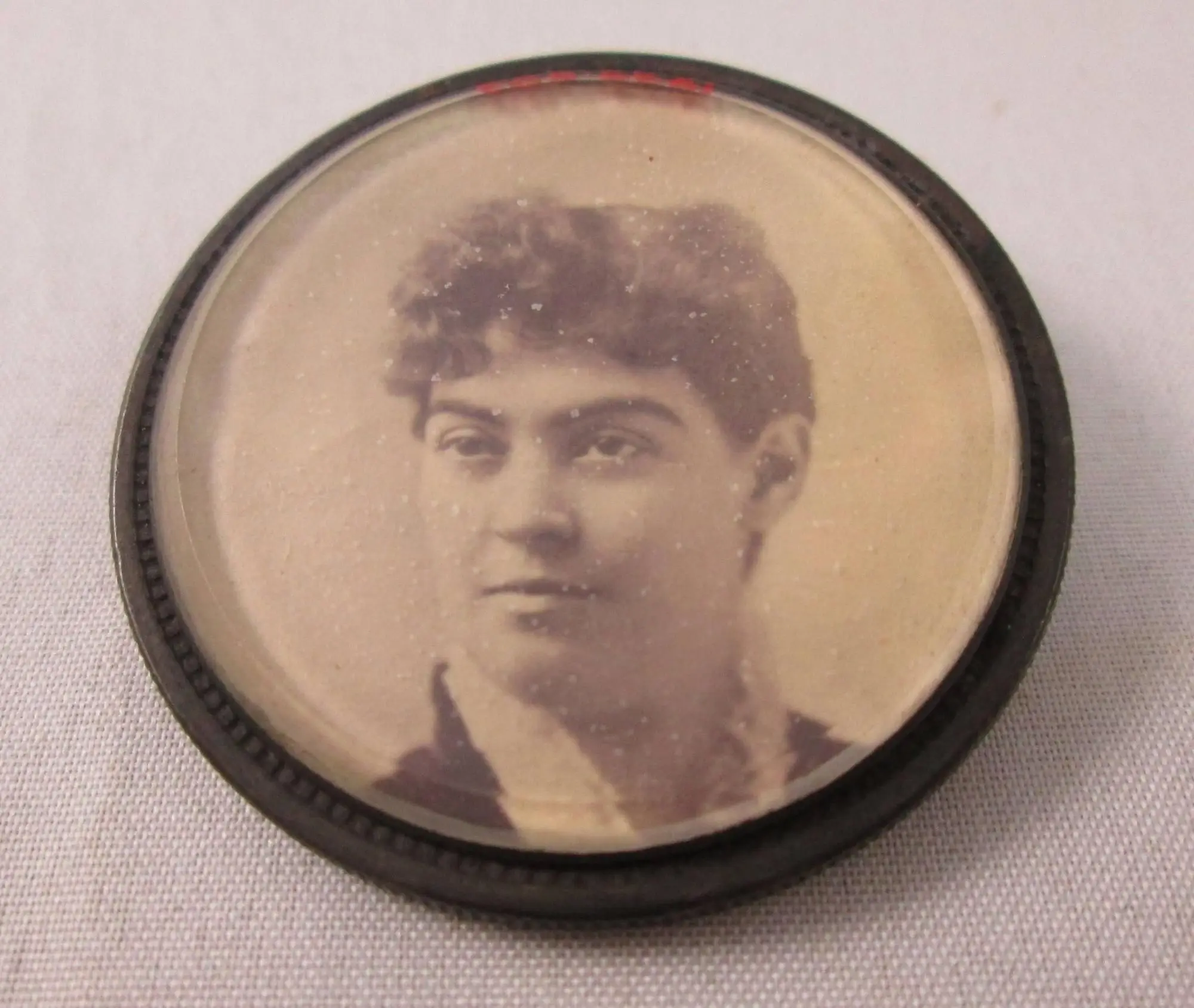 Brooch with photograph by Unknown artist
