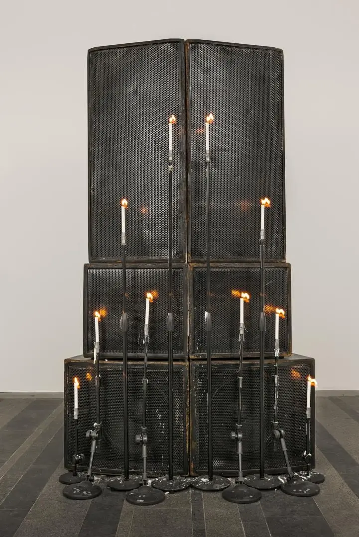 Oratório (Tidal Wave) by Vivian Caccuri