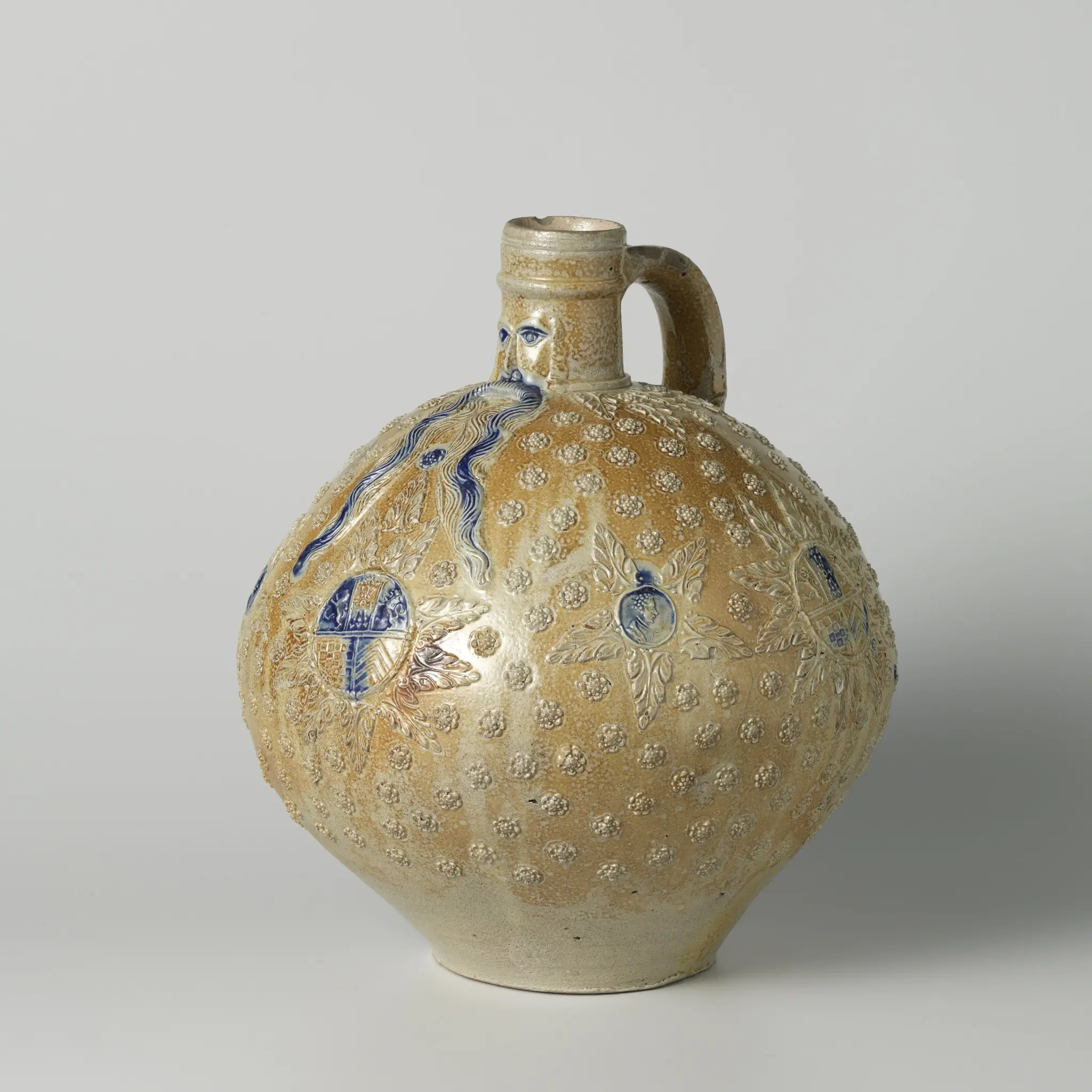 Jug (Bartmann jug) with the coat of arms of Gulik-Kleef-Berg by anonymous