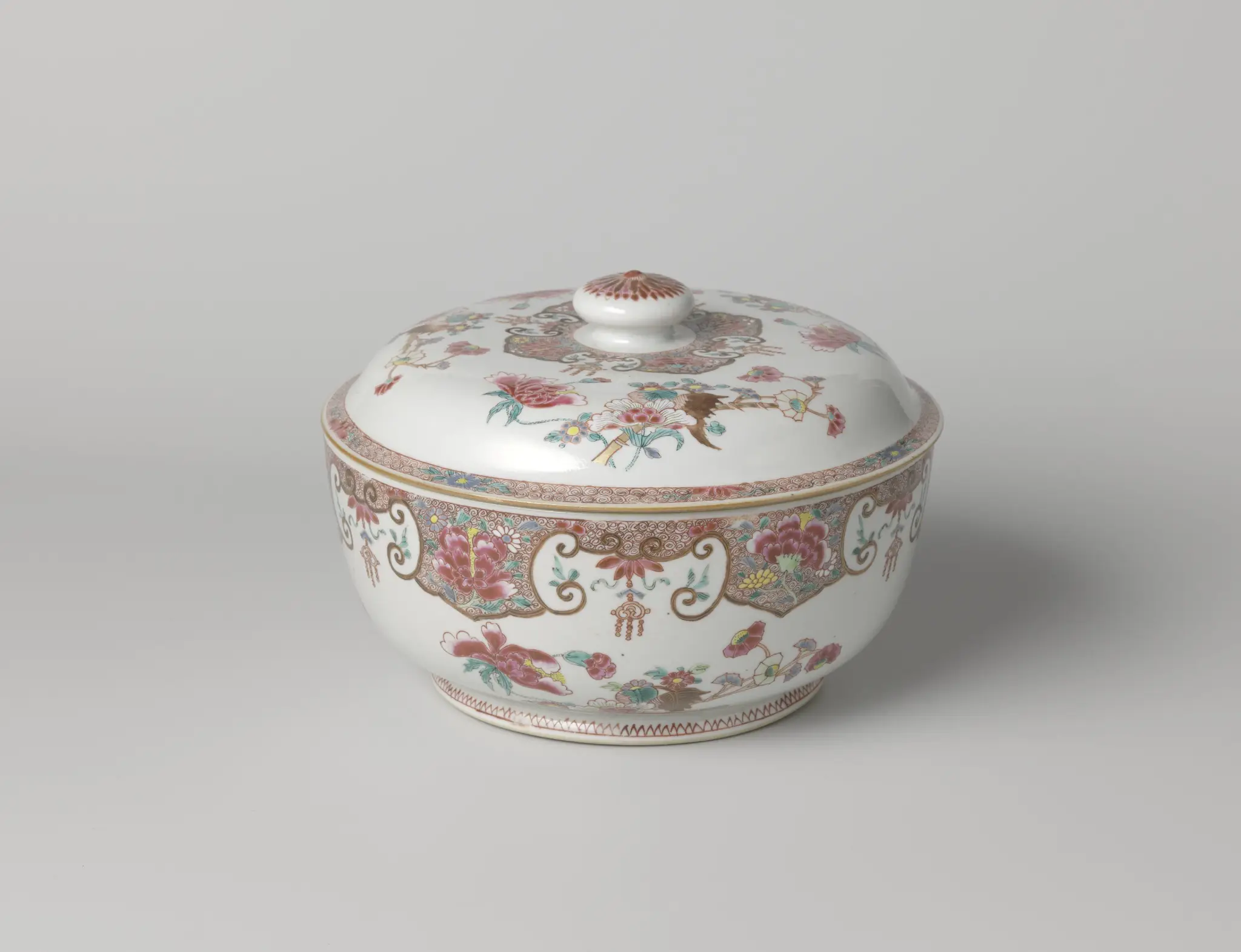 Covered tureen with groups of flowers and ornamental border by anonymous