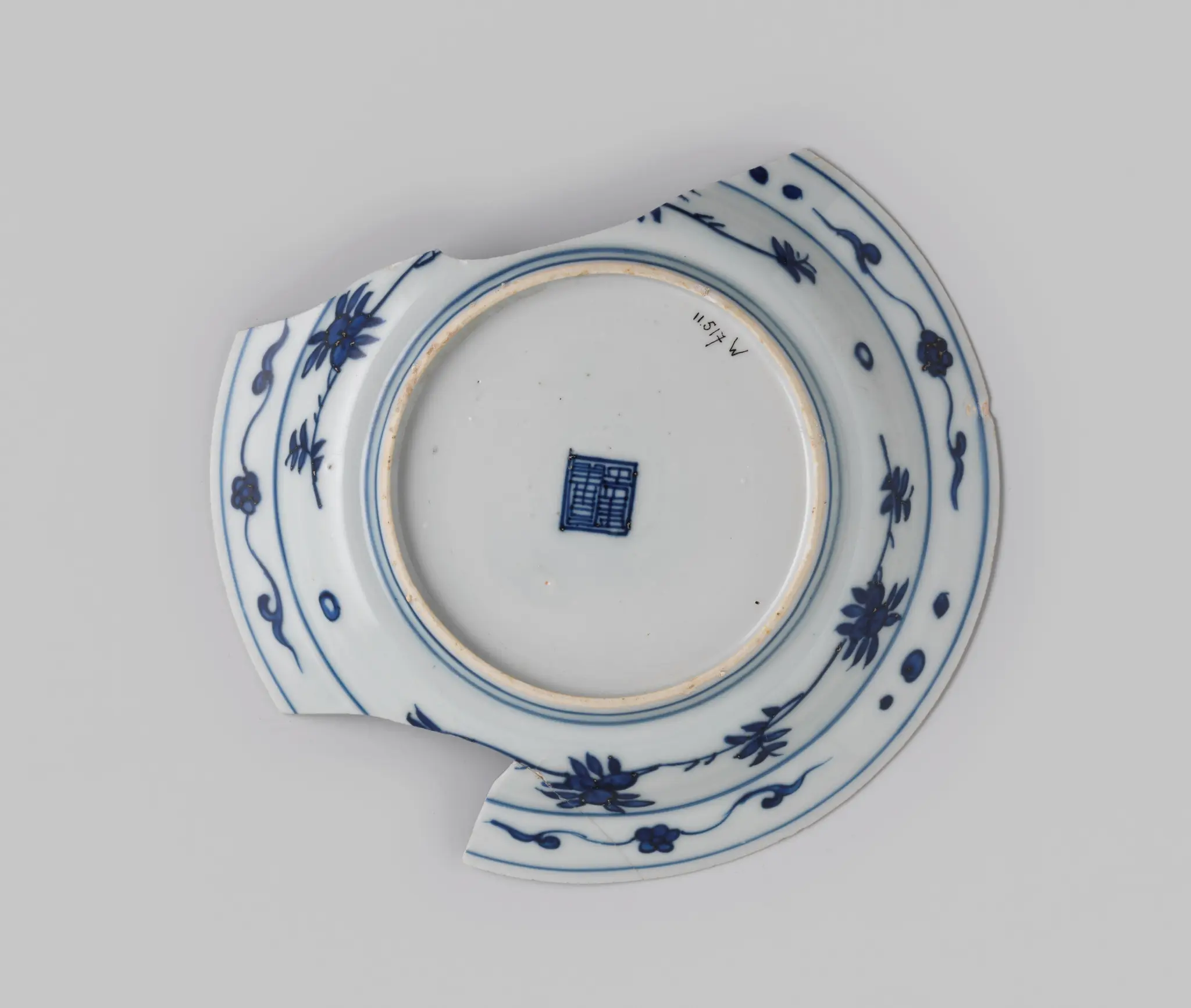 Fragmented dish of Chinese porcelain from the wreck of the Dutch East Indiaman Witte Leeuw by anonymous