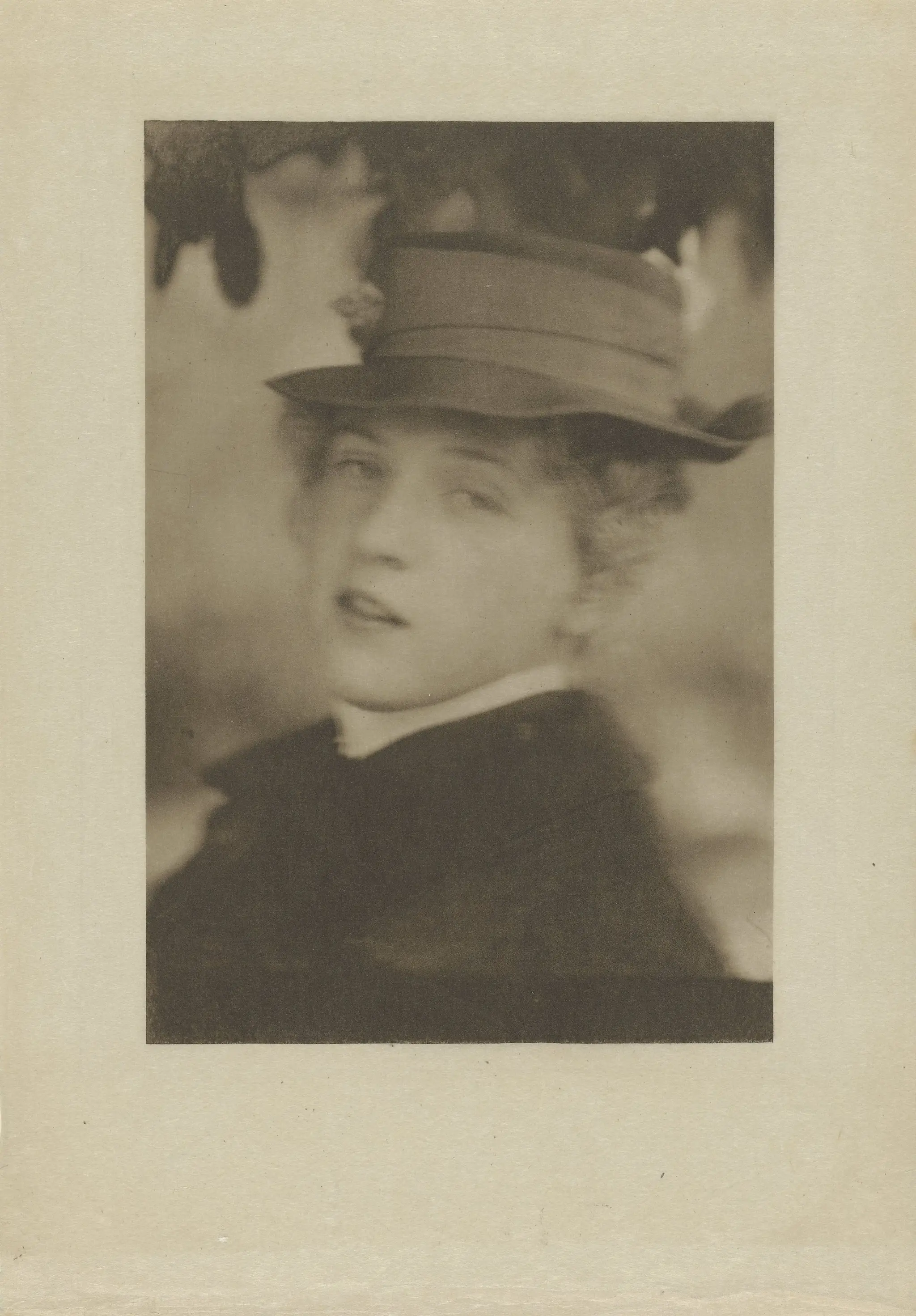 Portret van Miss S.R by Alfred Stieglitz