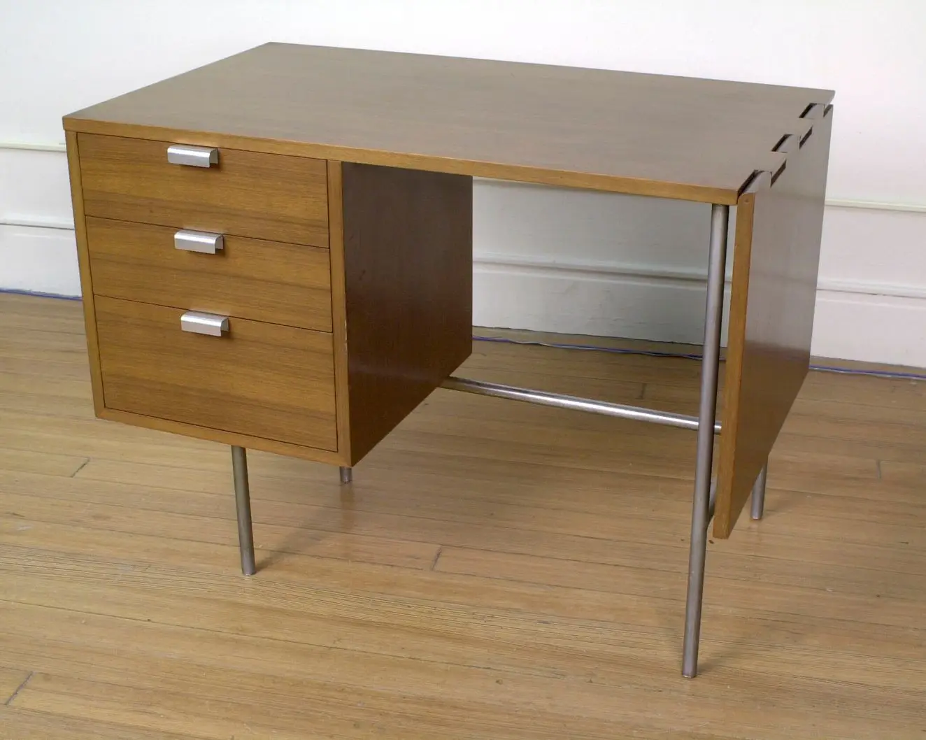 Drop Leaf Desk (model 4754) by George Nelson