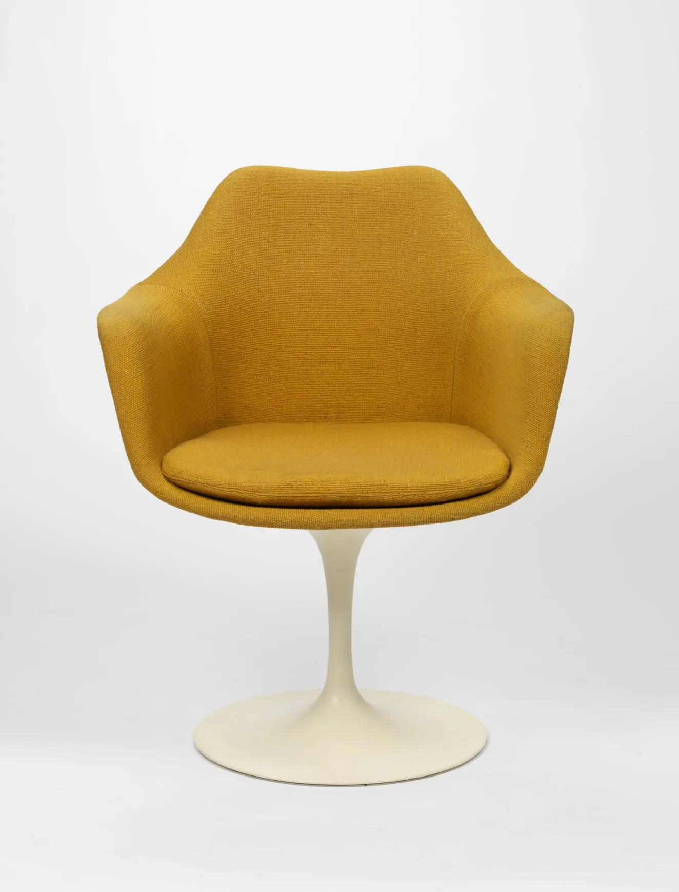 Tulip Armchair (model 150) by Eero Saarinen