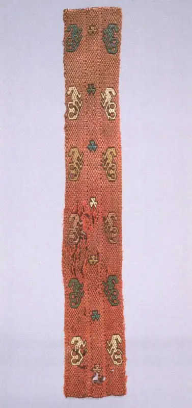 Textile fragment: stylized felines by Chimú