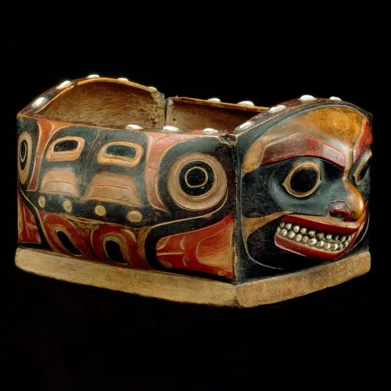 'Kaakanél (Bent-corner dish with Orca design) by Native