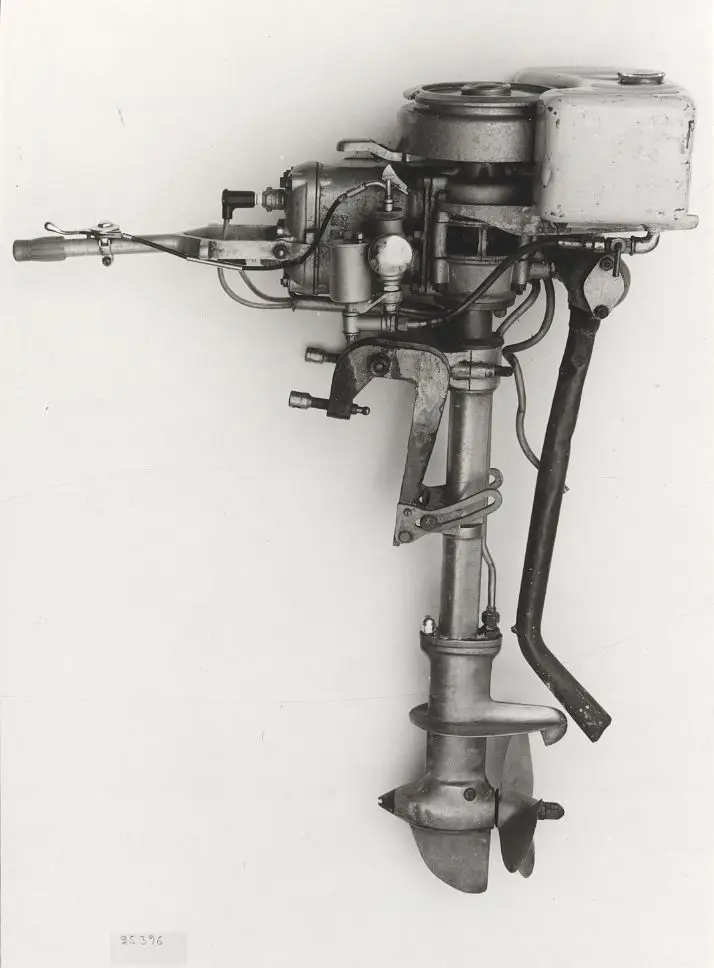 Utombordsmotor by Bolinders Mekaniska Verkstad