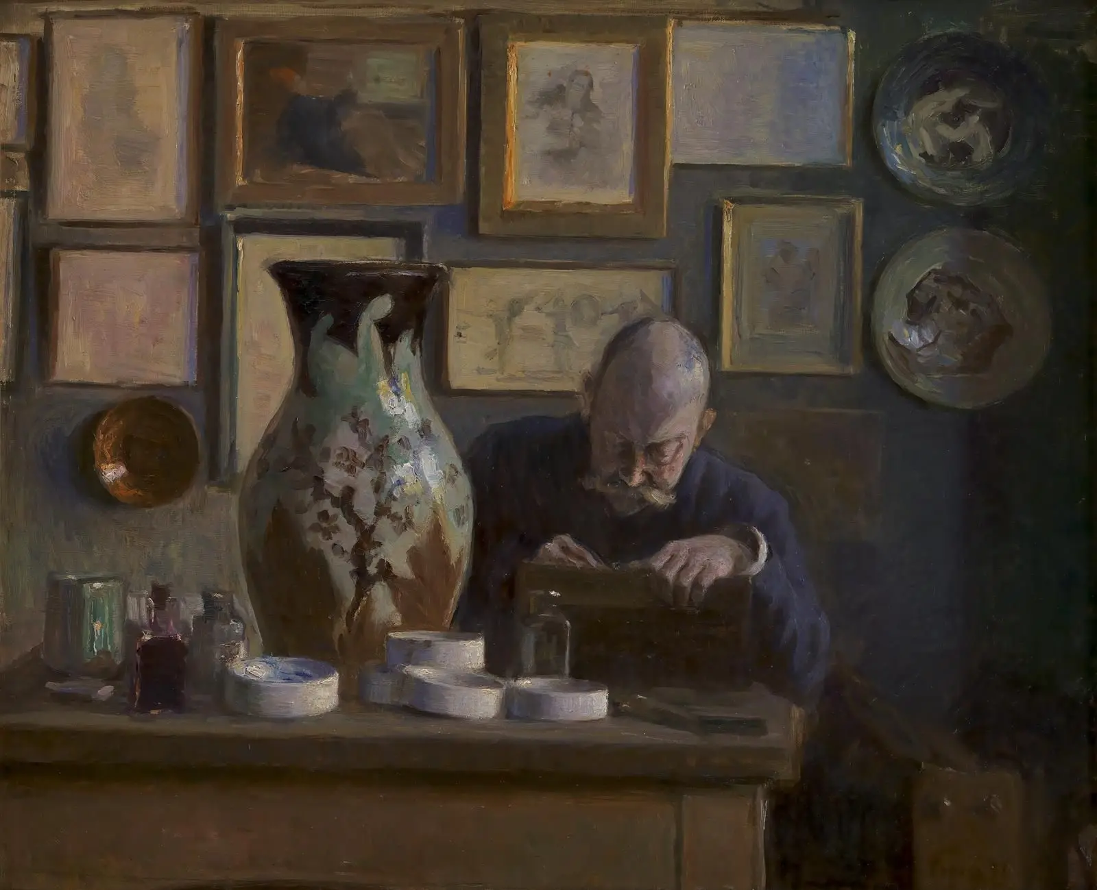 Arkitekten Thorvald Bindesbøll i sin arbejdsstue by Ludvig Find