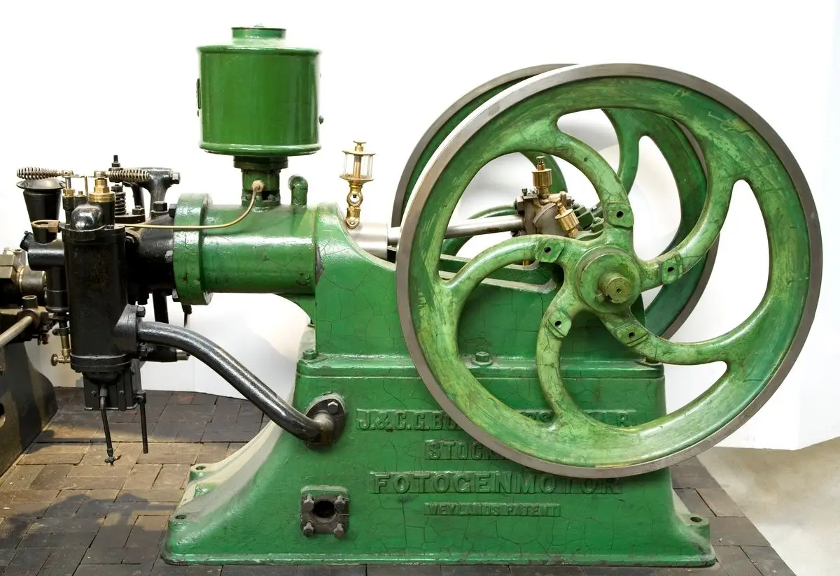 Fotogenmotor by J. & C.G. Bolinders Mekaniska Verkstads AB