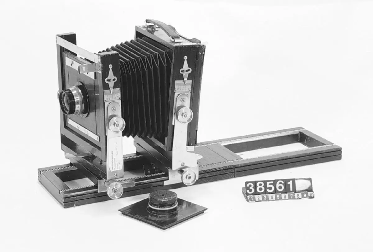 Kamera, rese by Unknown artist