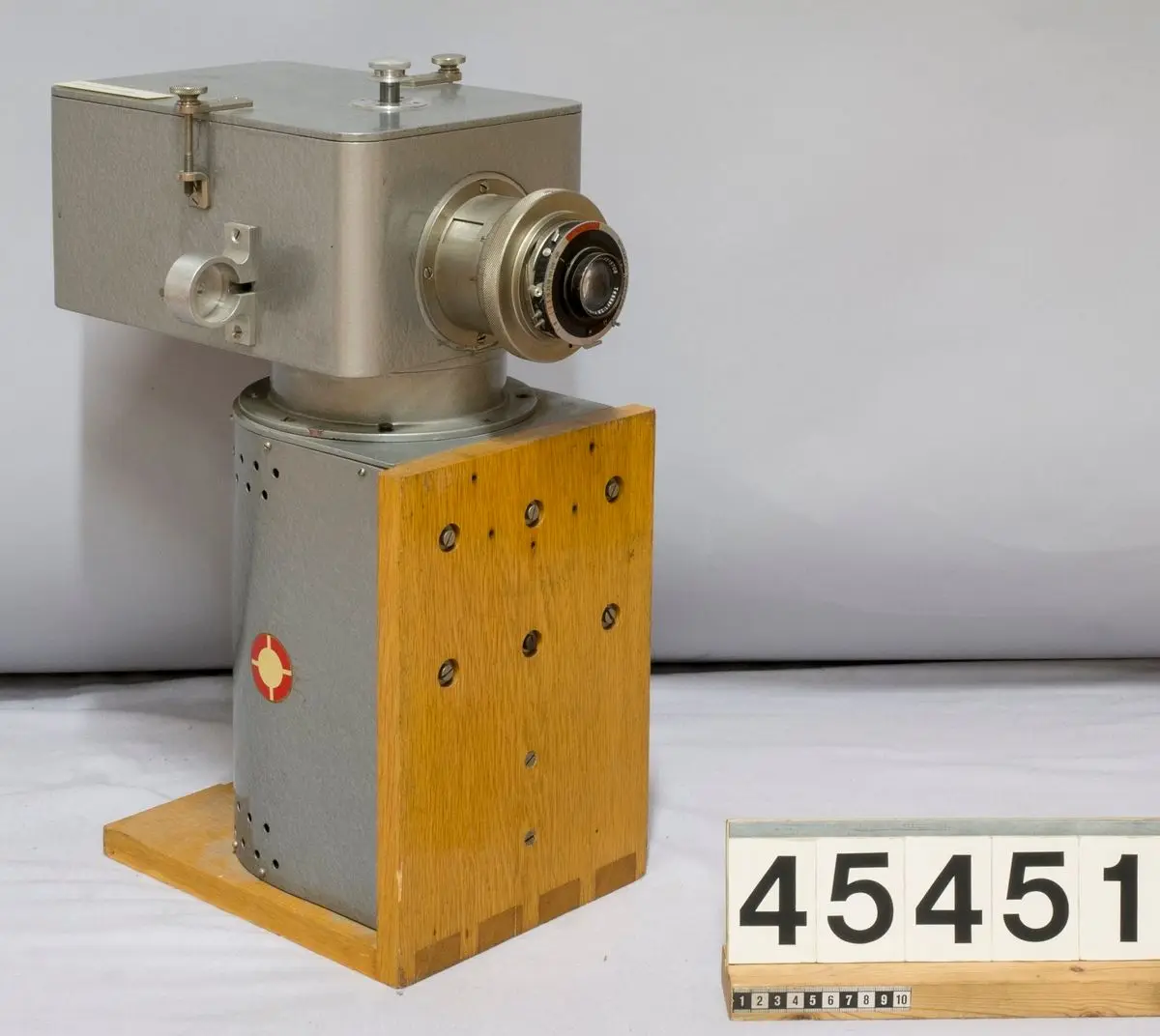 Kamera tillverkad av FOA by Carl Zeiss